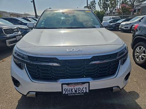 Snow White Pearl 2024 Kia Seltos EX