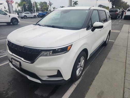 2024 Kia Carnival LX