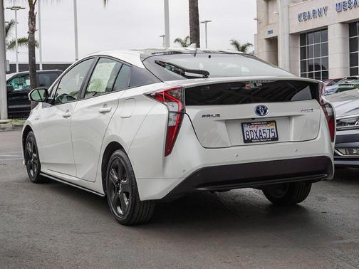2018 Toyota Prius Three Touring