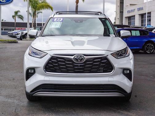 Wind Chill Pearl 2023 Toyota Highlander Platinum
