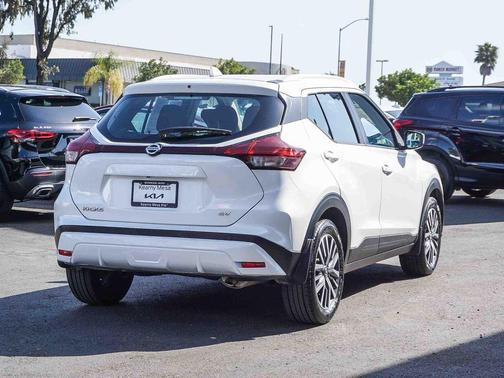 Aspen White Tricoat 2021 Nissan Kicks SV