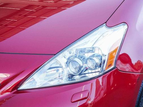 2013 Toyota Prius v Five
