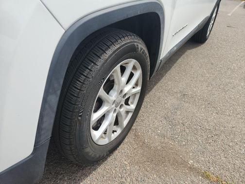 Bright White Clearcoat 2015 Jeep Cherokee Latitude
