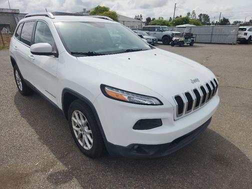 Bright White Clearcoat 2015 Jeep Cherokee Latitude