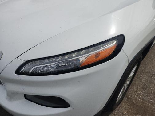 Bright White Clearcoat 2015 Jeep Cherokee Latitude