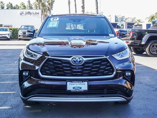 2021 Toyota Highlander Hybrid Platinum