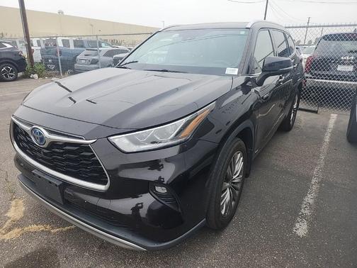 2021 Toyota Highlander Hybrid Platinum