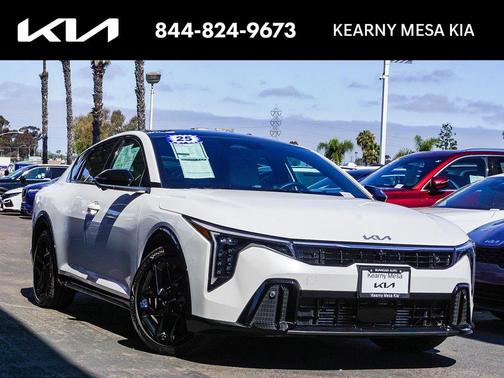 Snow White Pearl 2025 Kia K4 GT-Line Turbo
