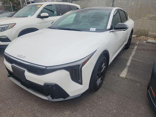 Snow White Pearl 2025 Kia K4 GT-Line Turbo