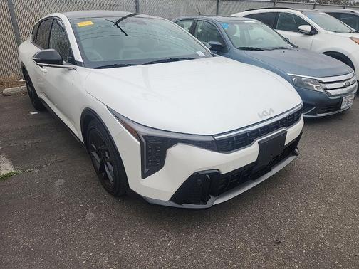 Snow White Pearl 2025 Kia K4 GT-Line Turbo