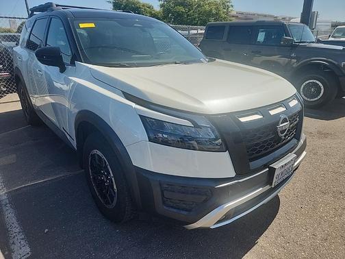 White 2024 Nissan Pathfinder Rock Creek