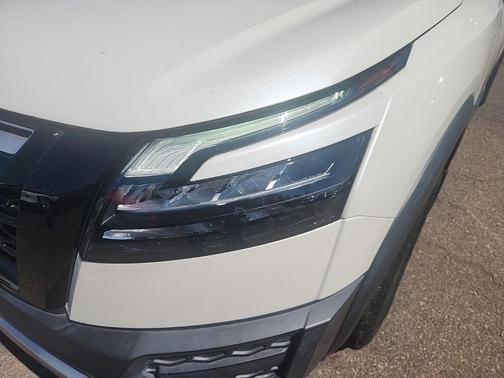 White 2024 Nissan Pathfinder Rock Creek