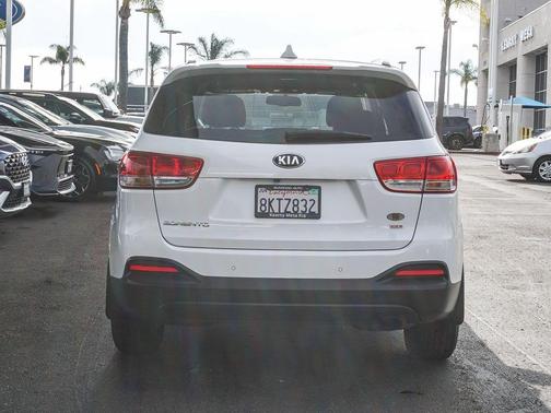 Snow White Pearl 2017 Kia Sorento LX