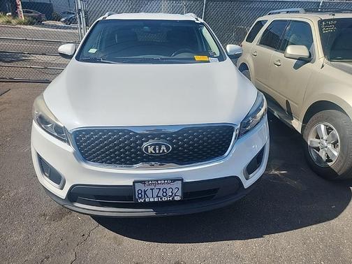 Snow White Pearl 2017 Kia Sorento LX