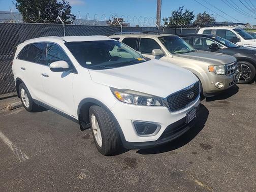 Snow White Pearl 2017 Kia Sorento LX