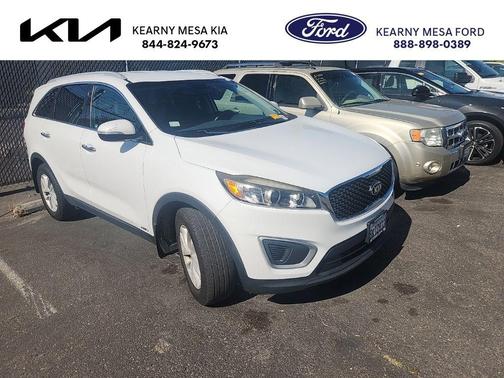Snow White Pearl 2017 Kia Sorento LX
