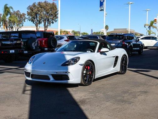 2025 Porsche 718 Boxster S