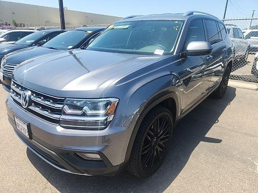 Platinum Gray Metallic 2018 Volkswagen Atlas 3.6L SE