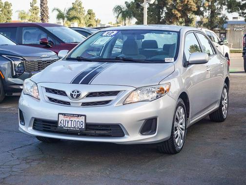 Classic Silver Metallic 2012 Toyota Corolla LE