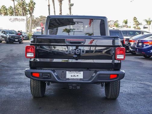 2023 Jeep Gladiator Sport