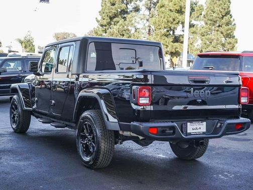 2023 Jeep Gladiator Sport