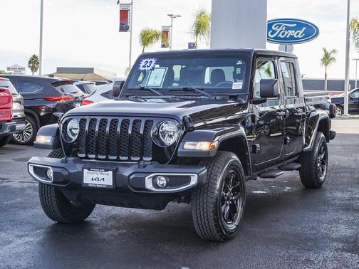 2023 Jeep Gladiator Sport