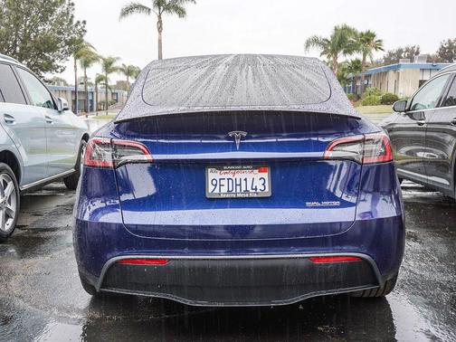 Blue 2022 Tesla Model Y Performance