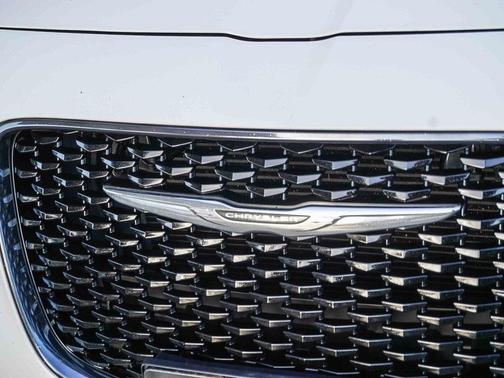 2018 Chrysler 300 S