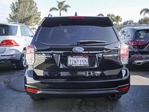 Crystal Black Silica 2018 Subaru Forester 2.5i Touring