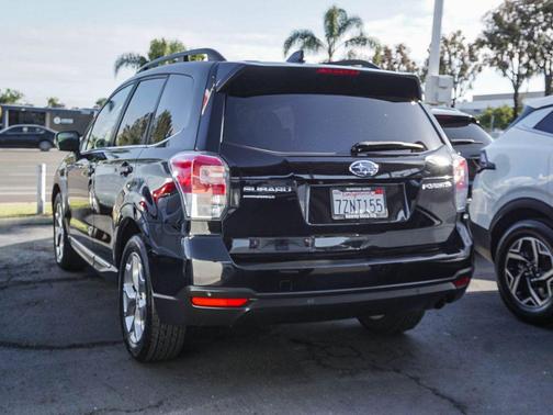 Crystal Black Silica 2018 Subaru Forester 2.5i Touring