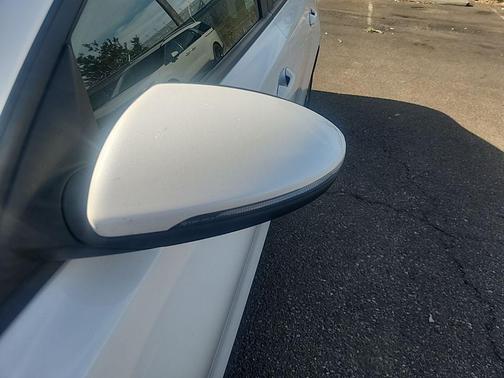 Snow White Pearl 2023 Kia Forte LXS