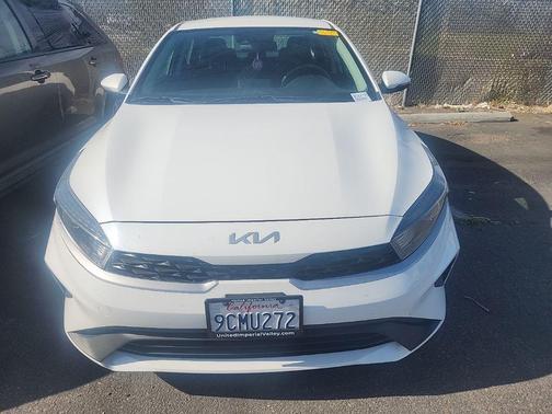 Snow White Pearl 2023 Kia Forte LXS