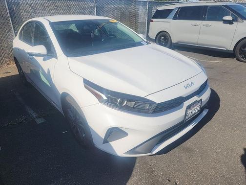 Snow White Pearl 2023 Kia Forte LXS