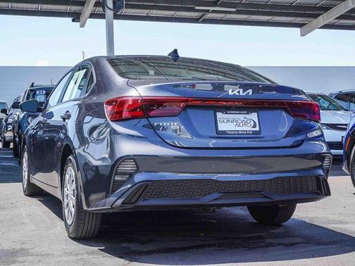 Gravity Gray 2023 Kia Forte LX