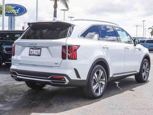 Snow White Pearl 2024 Kia Sorento Hybrid EX