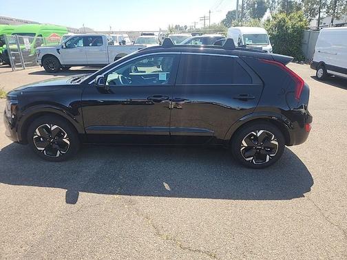Aurora Black Pearl 2025 Kia Niro EV Wind