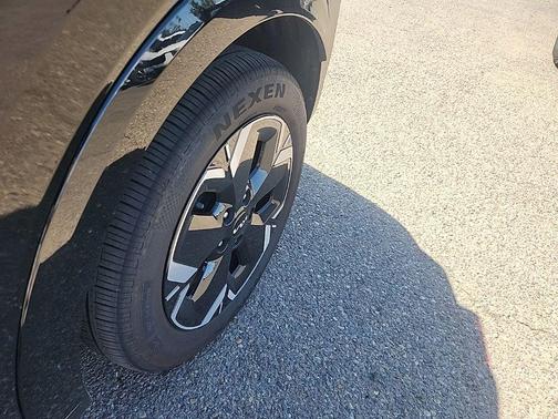 Aurora Black Pearl 2025 Kia Niro EV Wind