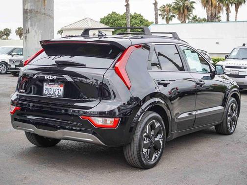 Aurora Black Pearl 2025 Kia Niro EV Wind