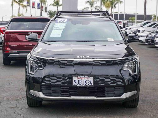 Aurora Black Pearl 2025 Kia Niro EV Wind