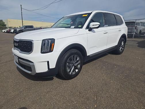 Glacial White Pearl 2024 Kia Telluride LX