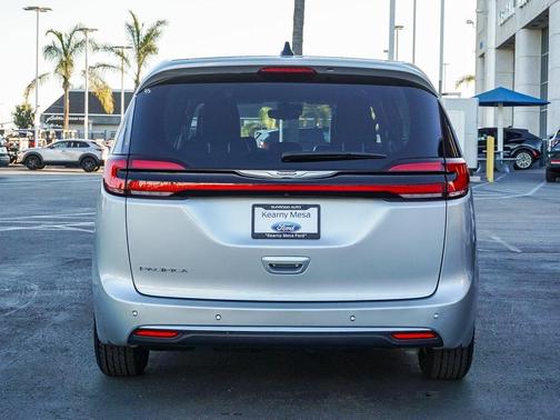 2024 Chrysler Pacifica Touring-L