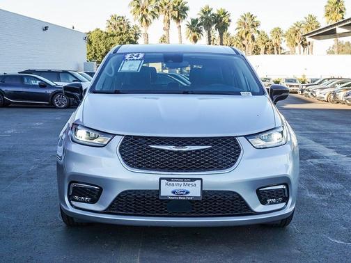 2024 Chrysler Pacifica Touring-L