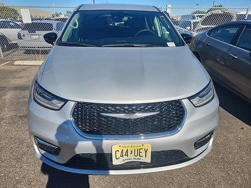 2024 Chrysler Pacifica Touring-L