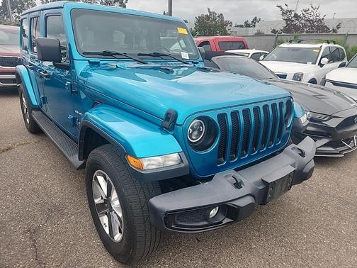 Bikini Pearlcoat 2020 Jeep Wrangler Unlimited Sahara