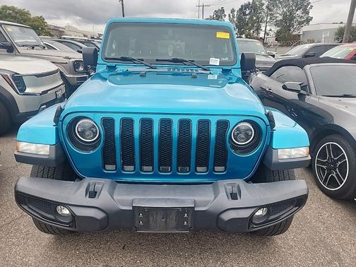 Bikini Pearlcoat 2020 Jeep Wrangler Unlimited Sahara