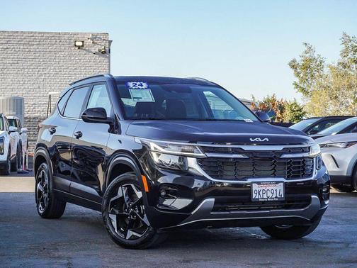 Fusion Orange 2024 Kia Seltos EX