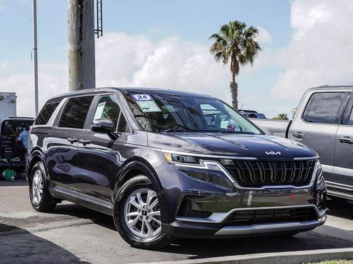 2024 Kia Carnival LX