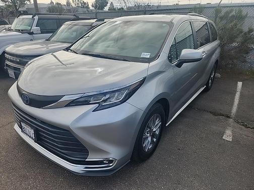 2022 Toyota Sienna XLE
