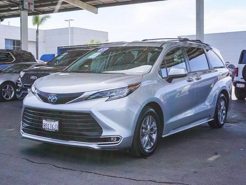 2022 Toyota Sienna XLE