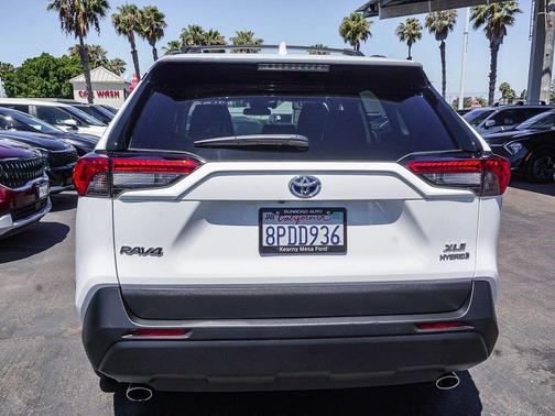 Super White 2020 Toyota RAV4 Hybrid XLE